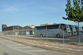 Es condiciona el solar annex a l'edifici d'Aparcam per a l'estacionament d'autobusos