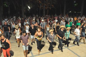 Ritme de country al passeig de les Palmeres