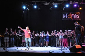 La Nit dArtistes celebra la seva onzena edició amb quatre hores ininterrompudes de música, dansa i humor
