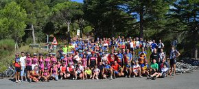 Esports Mariné reuneix més de 130 ciclistes en la seva tradicional sortida i esmorzar al castell d'Escornalbou