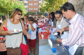 El vermut popular de la Festa Major reuneix prop de 500 persones al pati de l'ermita