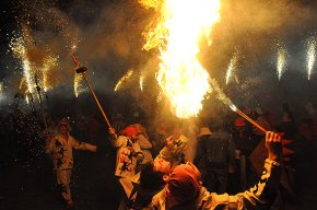 Cambrils viu la 21a Nit del Foc amb tot el seu esplendor