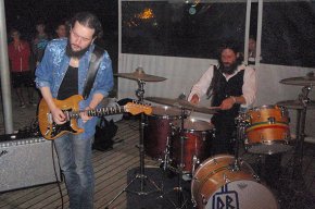 El rock del grup Demian Band, al xiringuito Wind