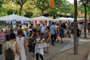 El parc del Pescador acull la sisena edició de la Mostra d'Entitats, un punt de trobada de l'associacionisme cambrilenc