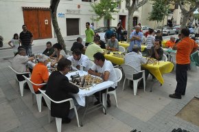 El passeig d'Albert acull la primera edició del torneig d'escacs Vila de Cambrils