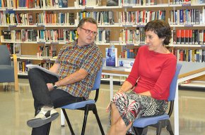L'escriptora Isabel Olesti presenta el seu llibre "La pell de l'aigua", una novel·la que transporta a la Barcelona de principis dels 80