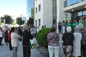 Els Amics de la Gent Gran de Cambrils demanen amb un manifest que es lluiti contra la soledat que pateix el col·lectiu
