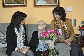 L'Ajuntament homenatja la cambrilenca centenària Pilar Izquierdo
