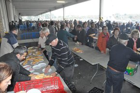 La Festa de l'Oli Nou aplega més d'un miler de persones en una matinal passada per aigua