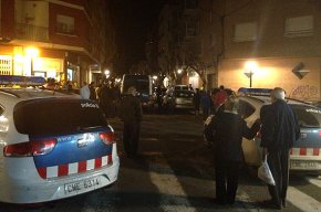 Nova batuda policial a dos locals del carrer de Colom