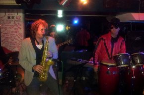 La música dels Boogaloo Stompers fa vibrar el pub Bule