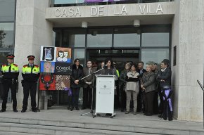 La lectura del manifest contra la violència de gènere recorda les 43 víctimes d'aquest any