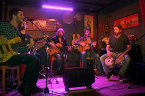 El grup Som Caliu porta la seva rumba al bar musical Mara's