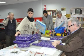 L'agrupació local del PSC engega la campanya solidària de recollida de joguets i de material escolar "Cap nen sense joguina"