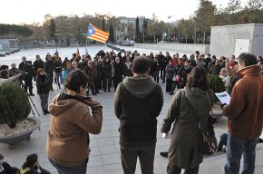 Més d'un centenar de persones es manifesten a Cambrils contra la reforma educativa del ministre Wert