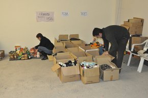 L'NMC recapta aliments, roba i joguines per a la gent més necessitada