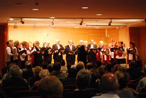 El Casal Municipal de la Gent Gran celebra la seva festa de Nadal amb música i teatre