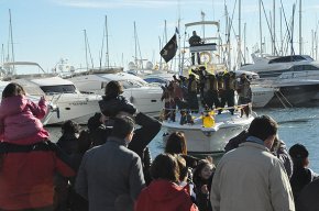 Els heralds reials desembarquen al port de Cambrils per anunciar l'arribada dels Reis Mags d'Orient