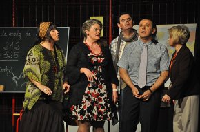 La Teca Teatre representa la comèdia "Mans quietes" al Casal Parroquial