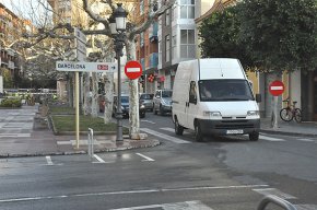 Es modifica de nou el trànsit pels barris de l'Eixample i la Pallissa per les obres de la rotonda de l'N-340