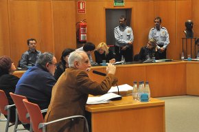 Linterventor municipal Alberto Viñes, protagonista inesperat dun ple amb tocs surrealistes