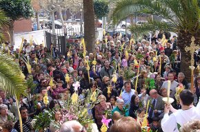 Les tres parròquies cambrilenques celebren la tradicional benedicció de Diumenge de Rams