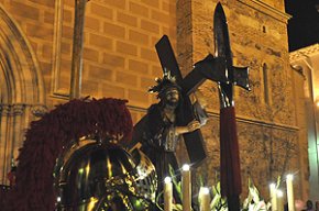 La pluja obliga a suspendre el trasllat en processó del tabernacle de Jesús Natzarè