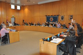 El ple aprova una moció a favor del dret a decidir amb els vots a favor de tots els grups polítics menys el PP