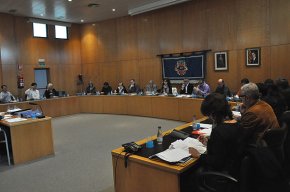 Tots els grups polítics recolzen una moció que reclama el pagament immediat dels deutes acumulats per la Generalitat en matèria de serveis socials