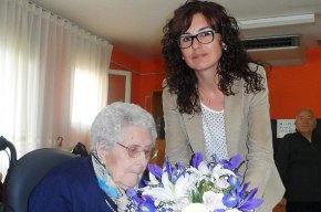 L'Ajuntament homenatja la cambrilenca centenària Gertrudis Bertran