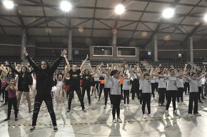 El Palau Municipal d'Esports esdevé una gran pista de ball en el Dia Internacional de la Dansa
