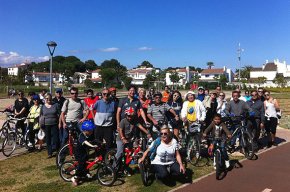 El NMC organitza una caminada-bicicletada pel passeig de Ponent per a celebrar el Dia Internacional del Treballador
