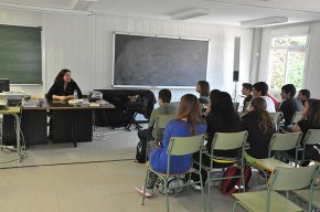 L'escriptora Care Santos comparteix una xerrada literària amb els alumnes de segon d'ESO de l'institut Ramon Berenguer IV
