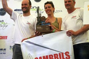 Els nedadors del Cambrils Club Natació demostren la seva força al mar a la Tuna Race Balfegó