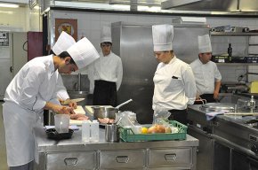 L'escola Joviat de Manresa guanya el VIIIè Concurs de Joves Cuiners i Cambrers, celebrat a Cambrils