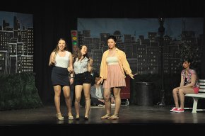 El grup de teatre la Tequeta representa l'obra "La màgia de la lluna"