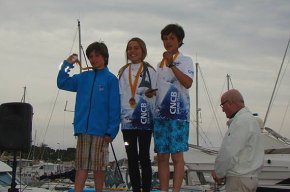 Alícia Fras, del Club Nàutic Cambrils, es proclama campiona absoluta del Campionat de Catalunya d'Optimist