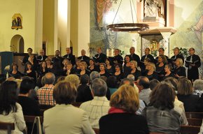 La Coral Voces Amigas de Medina del Campo ofereix un concert a l'església de Sant Pere
