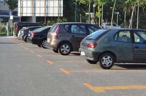 Es posa en marxa l'horari d'estiu de la zona blava i els aparcaments de la zona carabassa