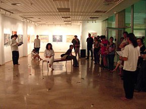 El grup de teatre Xerinola interpreta "Poesies del Món" en un acte emmarcat dins les Jornades Interculturals