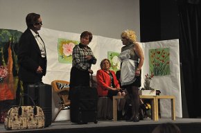 Les Dones Amunt representen lobra Una sopera llena de risas al Cinema Rambla