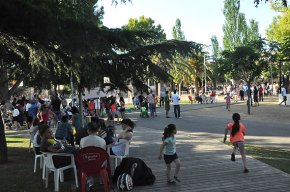 Gran mobilització ciutadana en l'acte solidari d'ajuda a Ana Navarro, al parc del Nou Cambrils