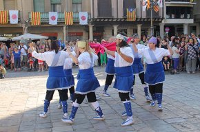 El Ball de Valencians de Cambrils actua a Reus amb motiu del desè aniversari de la recuperació de la colla reusenca