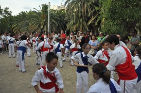 Quatre colles bastoneres participen en la tercera Trobada de Colles Infantils de ball de bastons de Cambrils