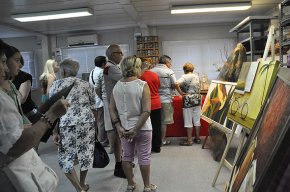 Els artistes de la Llosa presenten les seves creacions artístiques en una exposició col·lectiva 