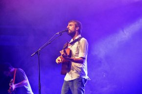 Els Manel fan vibrar el públic cambrilenc en la presentació del seu tercer treball