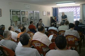 El Club de Tir Olímpic Cambrils imparteix un curs de perfeccionament amb arma curta