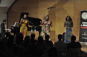 El trio vocal The Sey Sisters sedueix la Cripta de l'Ermita