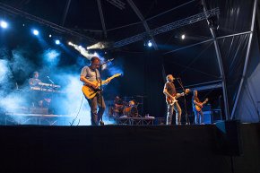 El grup Hombres G repassa els seus grans èxits en un concert al parc del Pinaret