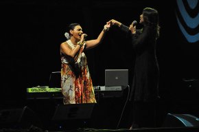 Franca Masu captiva el públic cambrilenc amb la seva veu sensual i suggerent